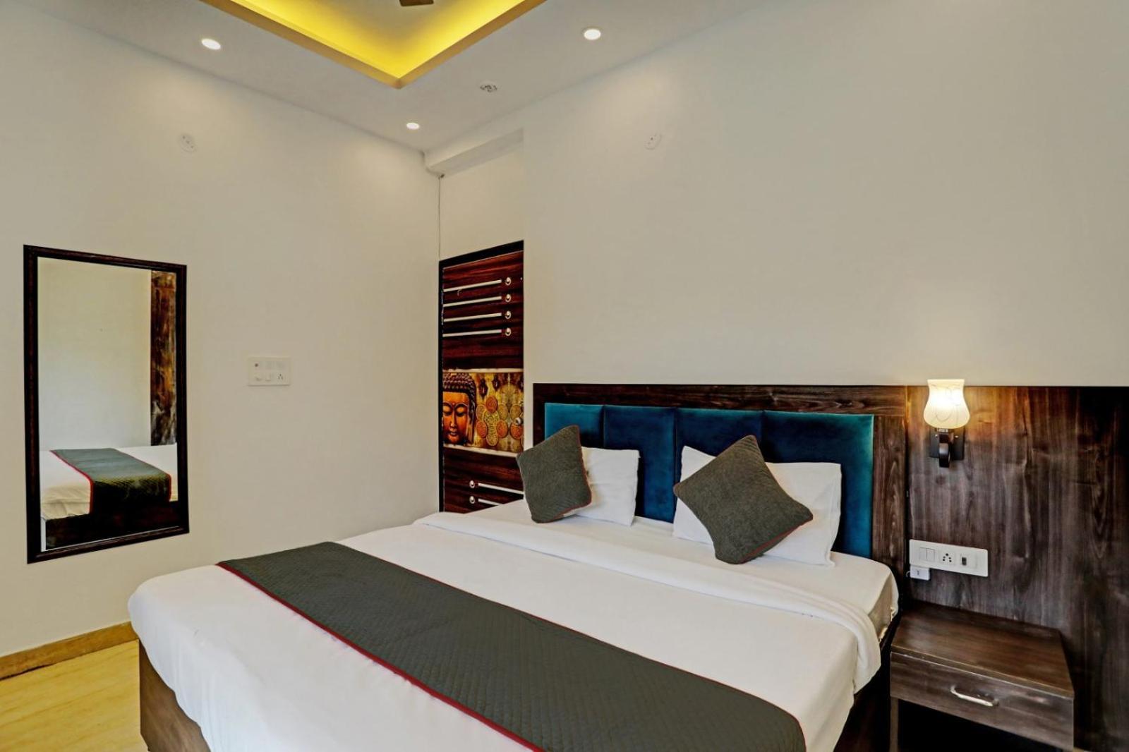 Aerotech Near Delhi Airport Hotel 4*